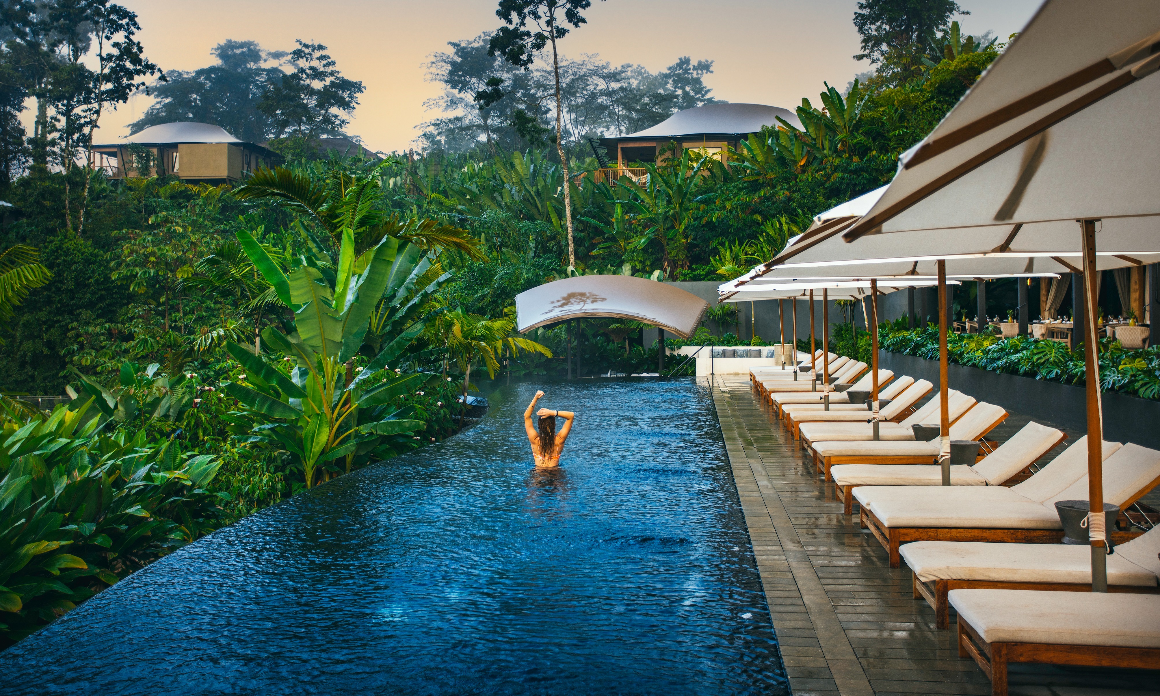 Lapas Bar | Swim-Up And Poolside Cocktails